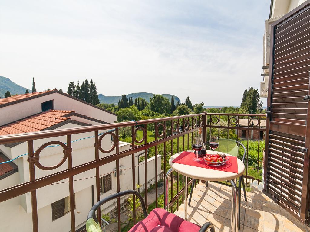 Apartments Viktorija Petrovac Exterior foto